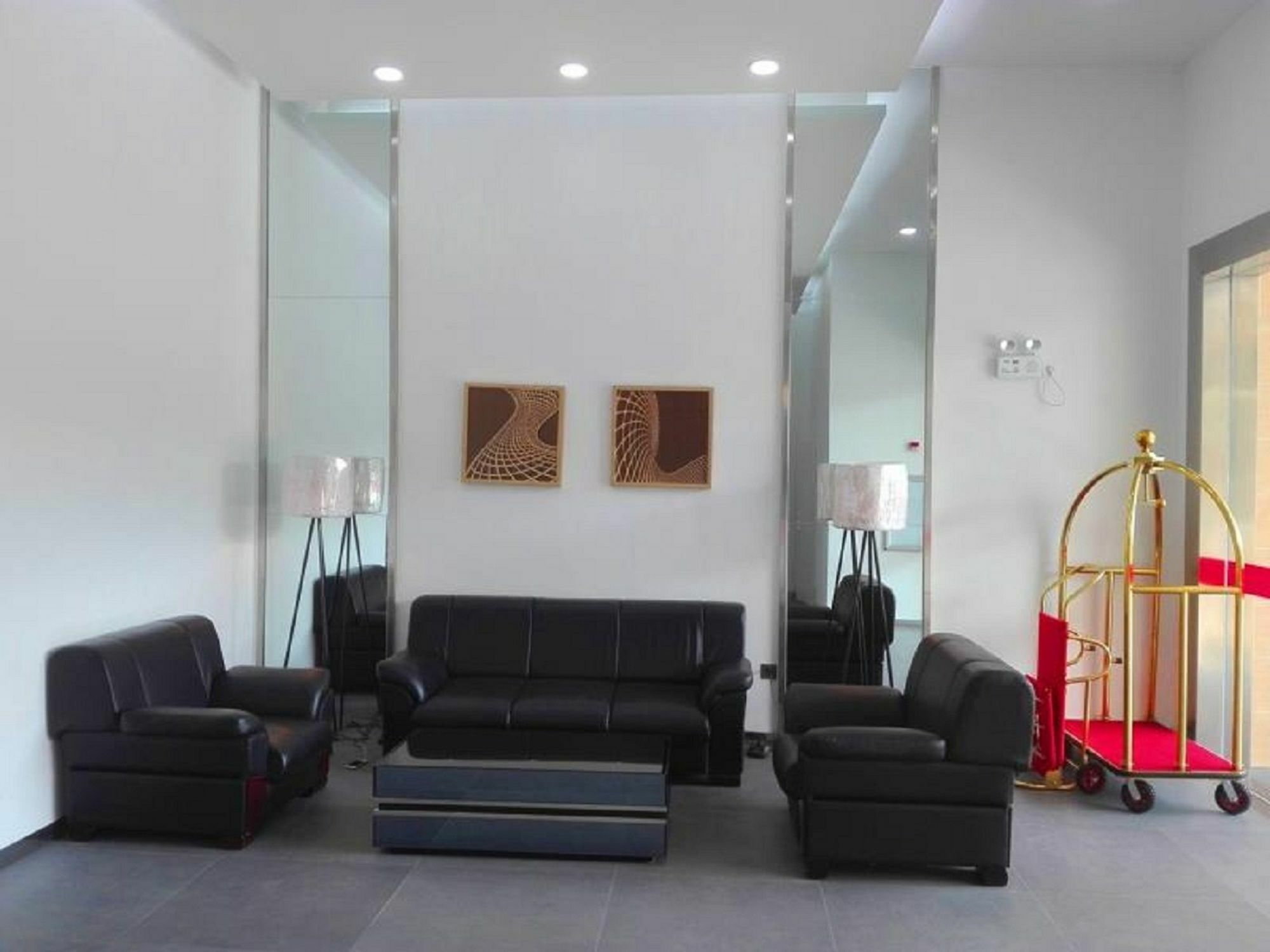 Eastland Hotel & Apartment بنوم بنه المظهر الخارجي الصورة
