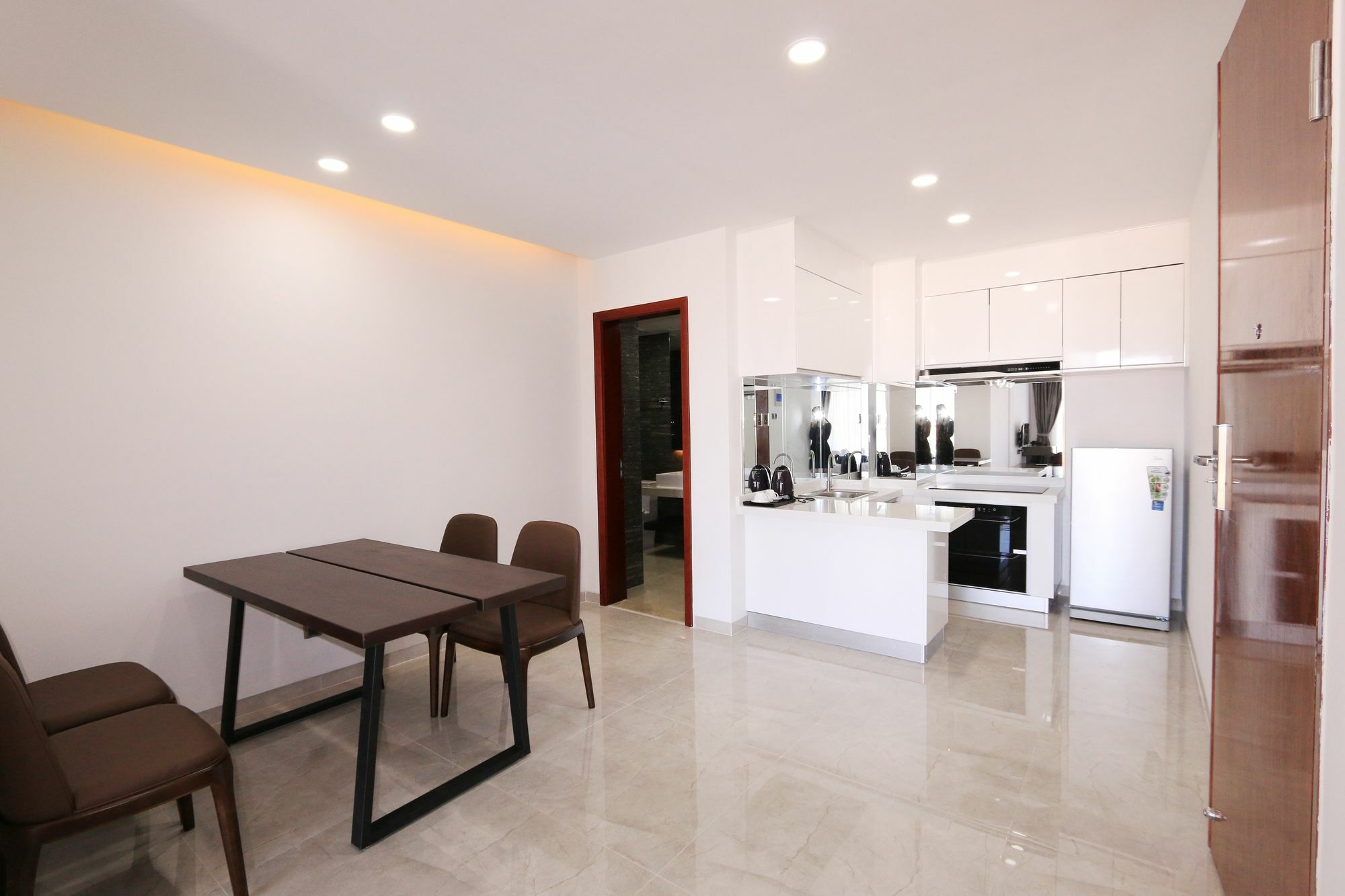 Eastland Hotel & Apartment بنوم بنه المظهر الخارجي الصورة