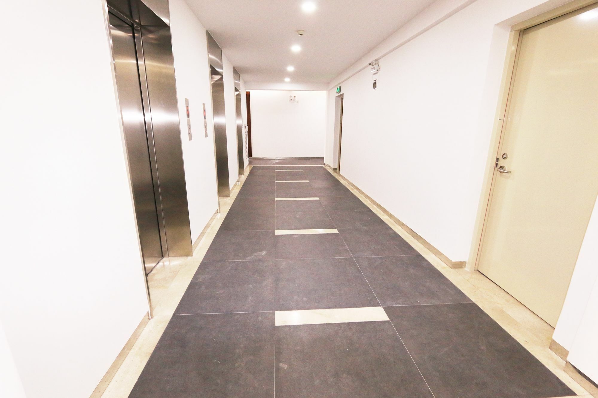 Eastland Hotel & Apartment بنوم بنه المظهر الخارجي الصورة