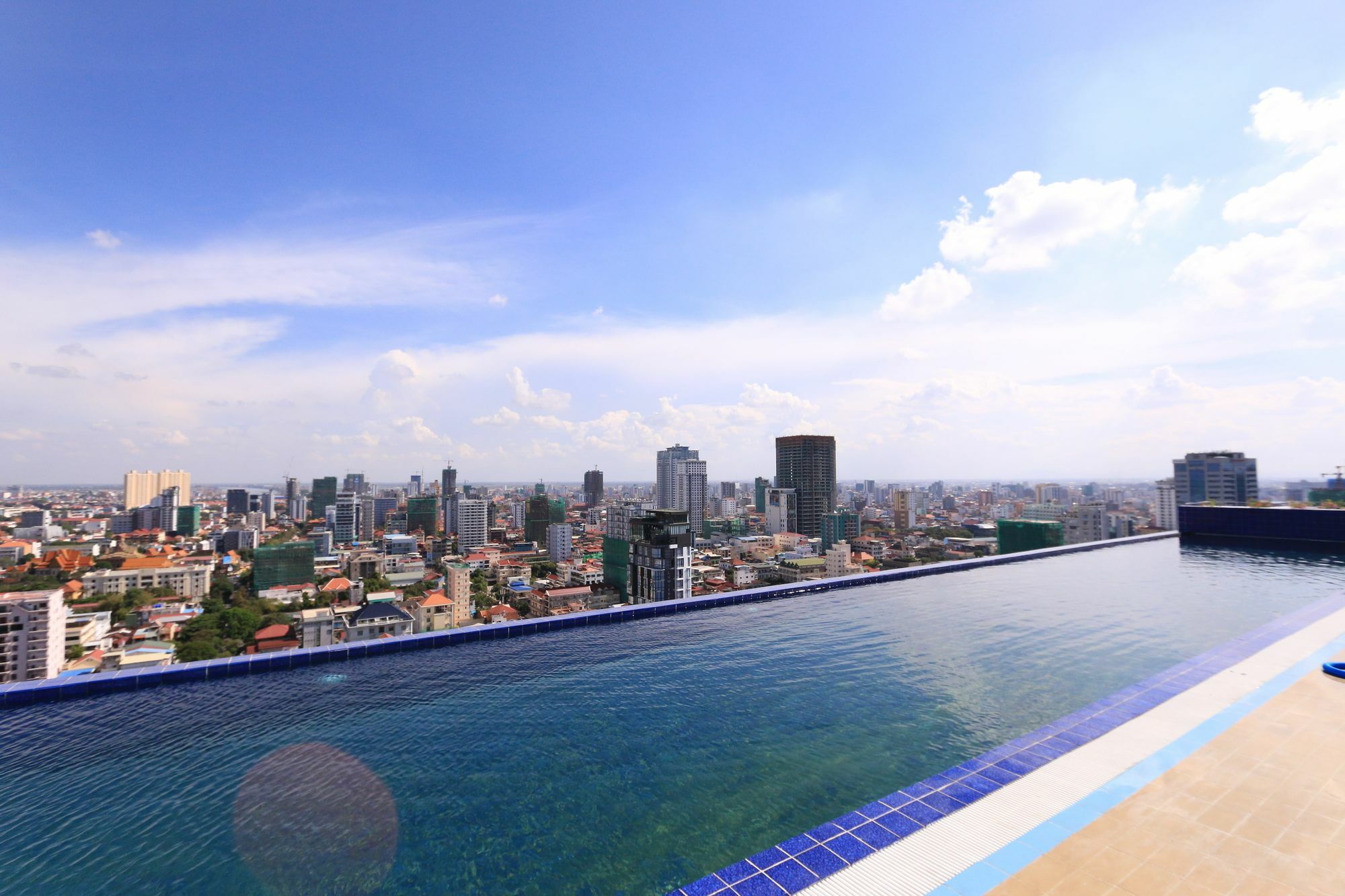 Eastland Hotel & Apartment بنوم بنه المظهر الخارجي الصورة