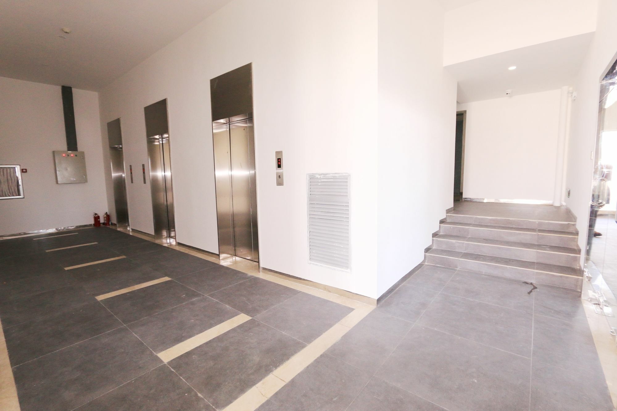 Eastland Hotel & Apartment بنوم بنه المظهر الخارجي الصورة
