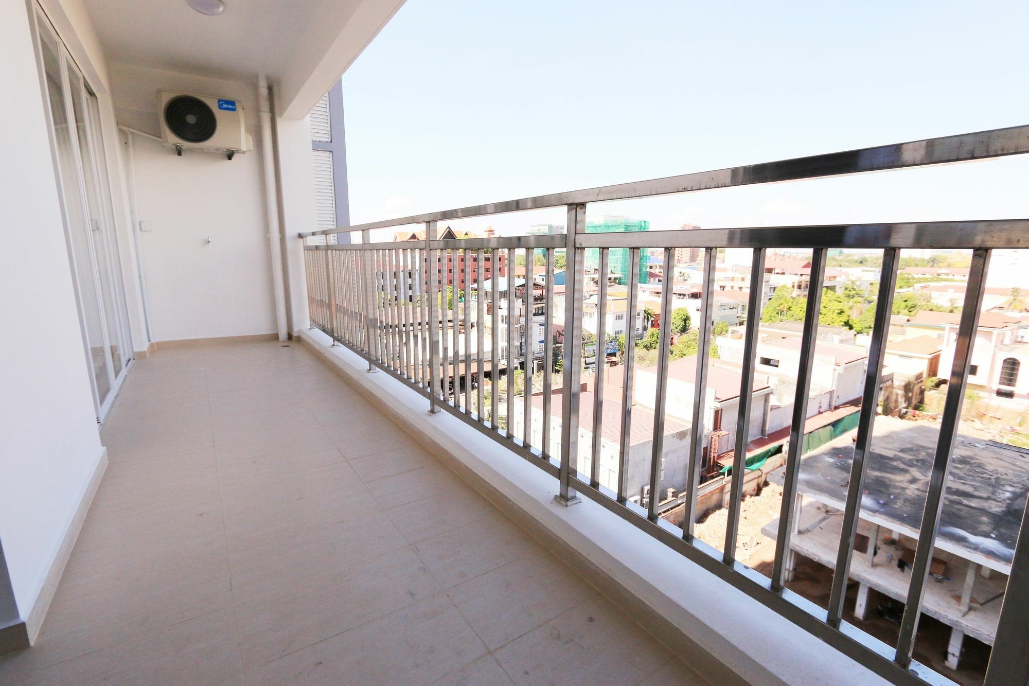 Eastland Hotel & Apartment بنوم بنه المظهر الخارجي الصورة